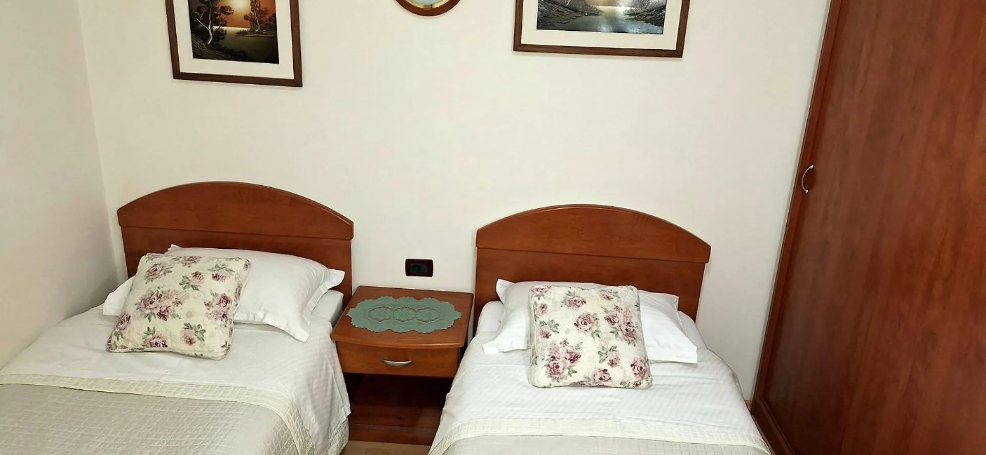 Apartments And Rooms Laura Pazin Pensjonat