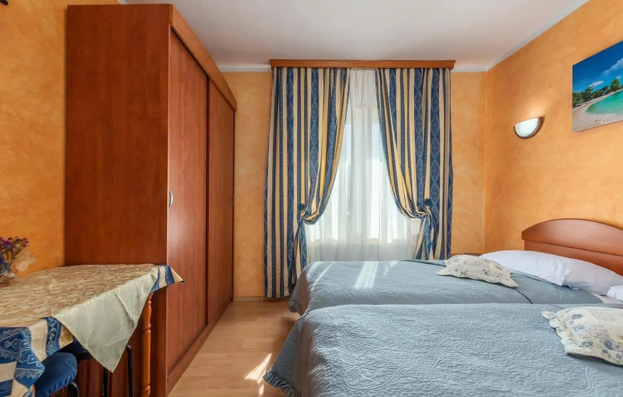 Apartments And Rooms Laura Pazin 3*,  Chorwacja