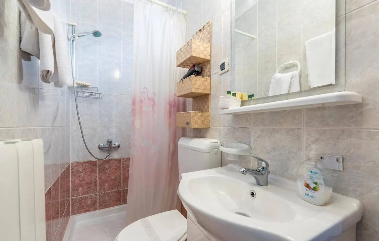 Pensjonat Apartments And Rooms Laura Pazin